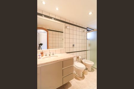 Apartamento à venda com 273m², 4 quartos e 3 vagas Apartamento à venda com 273m², 4 quartos e 3 vagasBanheiro da Suíte 3