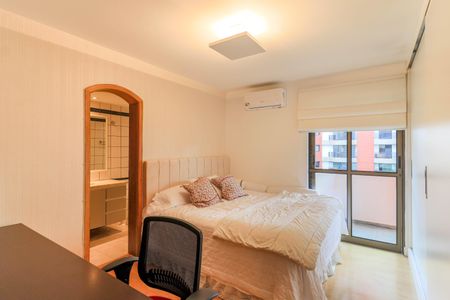 Apartamento à venda com 273m², 4 quartos e 3 vagas Apartamento à venda com 273m², 4 quartos e 3 vagasSuíte 3