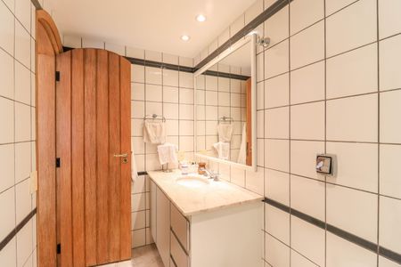 Apartamento à venda com 273m², 4 quartos e 3 vagas Apartamento à venda com 273m², 4 quartos e 3 vagasBanheiro da Suíte 3