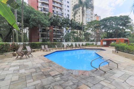 Apartamento à venda com 273m², 4 quartos e 3 vagas Apartamento à venda com 273m², 4 quartos e 3 vagasÁrea comum - Piscina