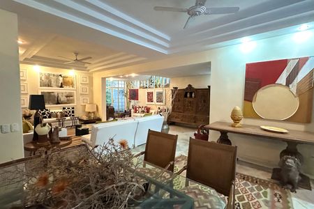 Casa à venda com 600m², 6 quartos e 2 vagasSala