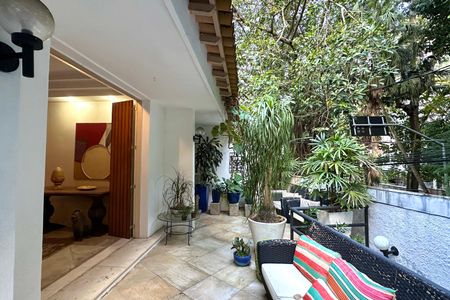 Casa à venda com 600m², 6 quartos e 2 vagasSala