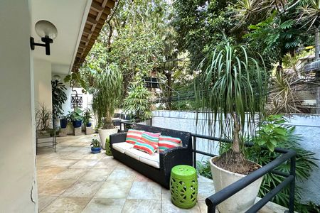 Casa à venda com 600m², 6 quartos e 2 vagasSala