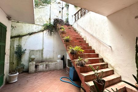 Casa à venda com 600m², 6 quartos e 2 vagasEscada