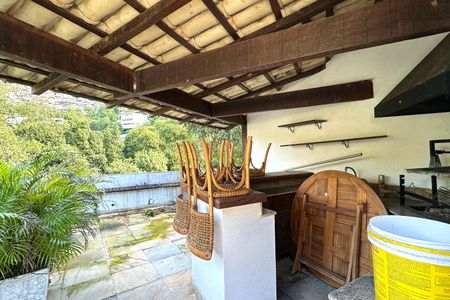 Casa à venda com 600m², 6 quartos e 2 vagasChurrasqueira