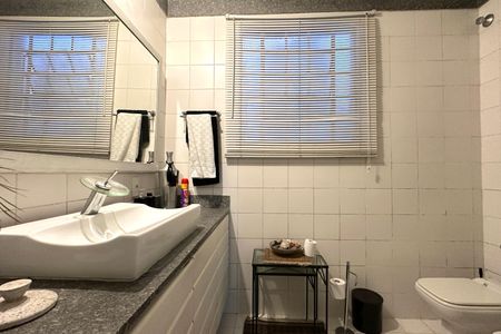 Casa à venda com 600m², 6 quartos e 2 vagasBanheiro 04