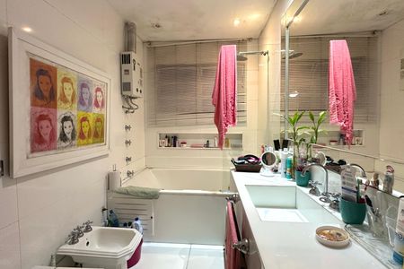 Casa à venda com 600m², 6 quartos e 2 vagasBanheiro Suíte