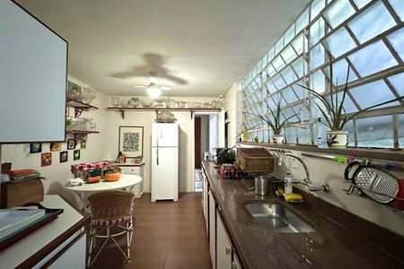 Casa à venda com 600m², 6 quartos e 2 vagasCozinha