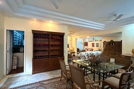 Casa à venda com 600m², 6 quartos e 2 vagasSala