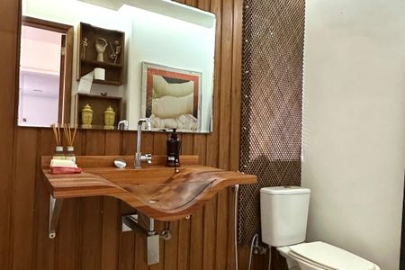 Casa à venda com 600m², 6 quartos e 2 vagasBanheiro 02