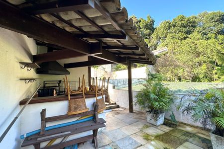 Casa à venda com 600m², 6 quartos e 2 vagasChurrasqueira