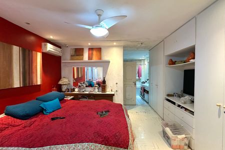 Casa à venda com 600m², 6 quartos e 2 vagasSuíte