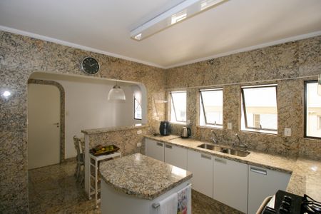 Apartamento para alugar com 315m², 3 quartos e 2 vagasCozinha