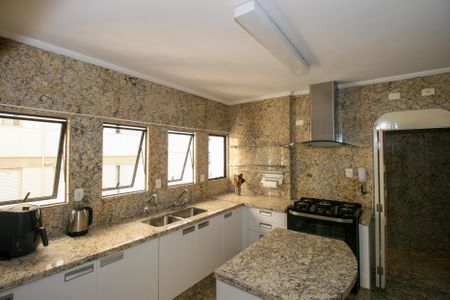 Apartamento para alugar com 315m², 3 quartos e 2 vagasCozinha