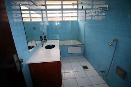 Casa à venda com 350m², 5 quartos e 2 vagasBanheiro da Suíte