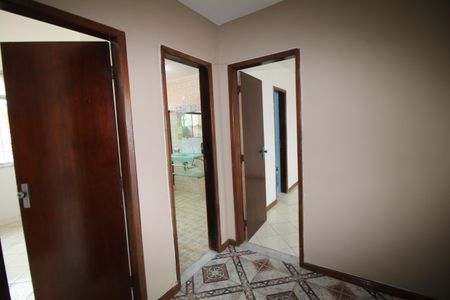 Casa à venda com 350m², 5 quartos e 2 vagasHall da escada 2º piso