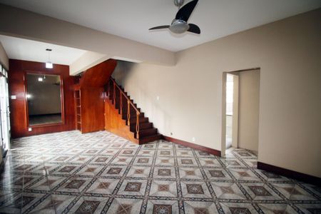 Casa à venda com 350m², 5 quartos e 2 vagasSala