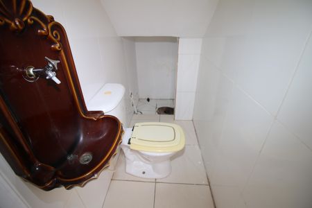 Casa à venda com 350m², 5 quartos e 2 vagasBanheiro da piscina