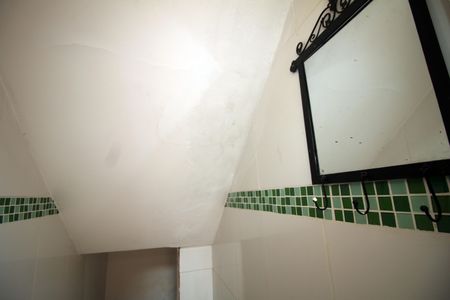 Casa à venda com 350m², 5 quartos e 2 vagasBanheiro da piscina