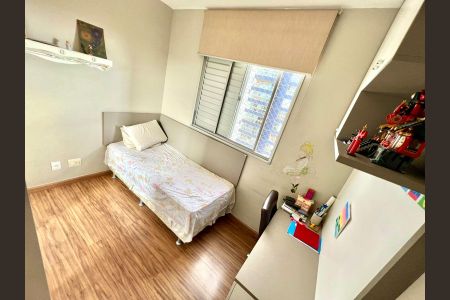 Apartamento à venda com 120m², 4 quartos e 3 vagasQuarto 2
