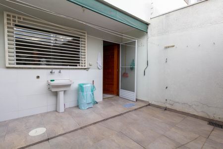 Casa à venda com 95m², 2 quartos e 2 vagas Área de Serviço