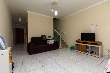 Casa à venda com 95m², 2 quartos e 2 vagasSala