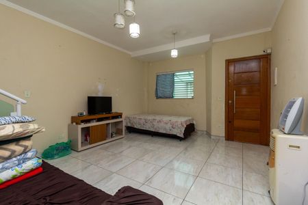 Casa à venda com 95m², 2 quartos e 2 vagasSala