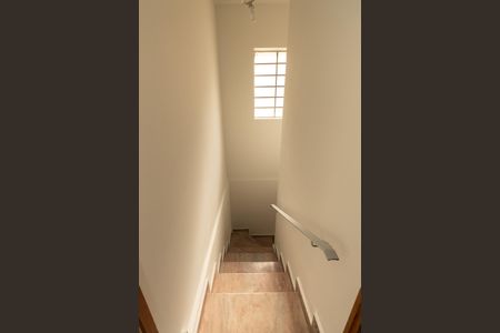 Casa à venda com 172m², 5 quartos e 4 vagasEscada