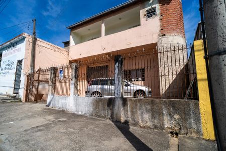 Casa para alugar com 390m², 6 quartos e 5 vagasFachada