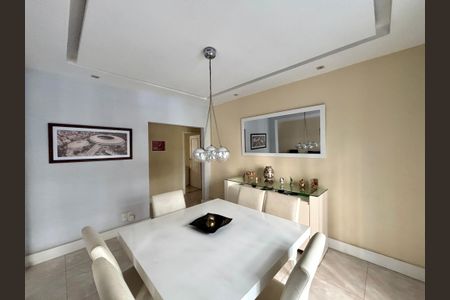 Apartamento à venda com 164m², 3 quartos e sem vagaSala de jantar