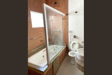 Casa à venda com 240m², 3 quartos e 4 vagas