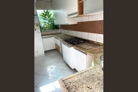 Casa à venda com 240m², 3 quartos e 4 vagas