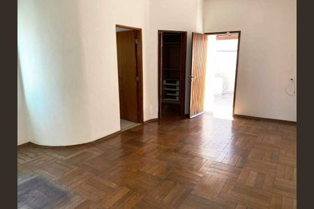 Casa à venda com 240m², 3 quartos e 4 vagas