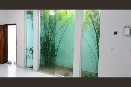 Casa à venda com 240m², 3 quartos e 4 vagas