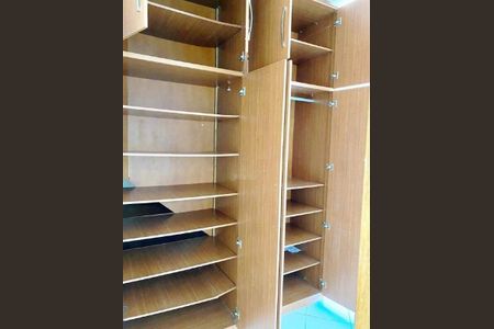 Casa à venda com 240m², 3 quartos e 4 vagas