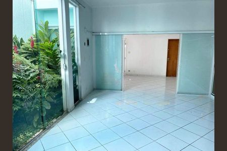 Casa à venda com 240m², 3 quartos e 4 vagas