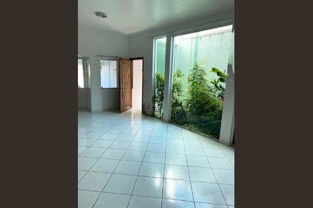 Casa à venda com 240m², 3 quartos e 4 vagas