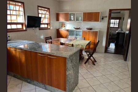 Casa à venda com 254m², 3 quartos e 5 vagas