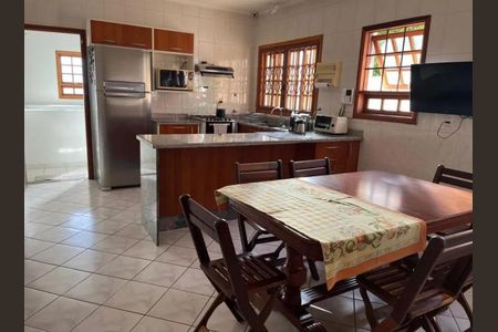 Casa à venda com 254m², 3 quartos e 5 vagas