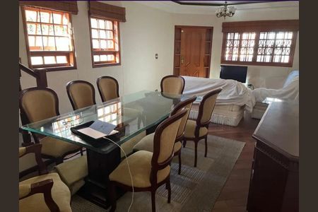 Casa à venda com 254m², 3 quartos e 5 vagas