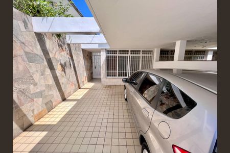 Casa à venda com 165m², 3 quartos e 2 vagas