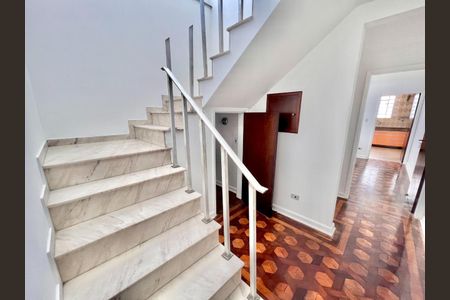 Casa à venda com 165m², 3 quartos e 2 vagas