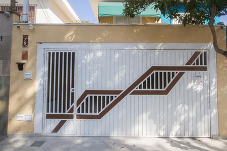 Casa à venda com 220m², 3 quartos e 2 vagasFachada