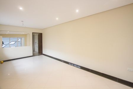 Casa à venda com 220m², 3 quartos e 2 vagasSala