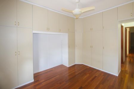 Casa à venda com 220m², 3 quartos e 2 vagasQuarto 1