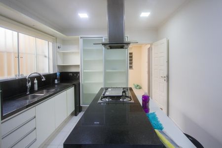 Casa à venda com 220m², 3 quartos e 2 vagasCozinha