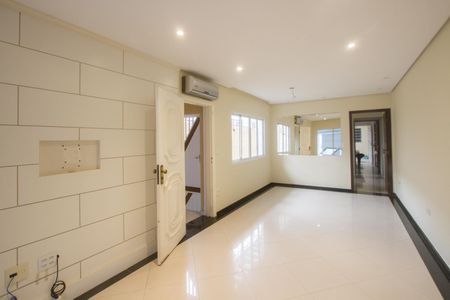 Casa à venda com 220m², 3 quartos e 2 vagasSala