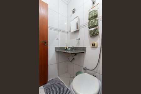 Casa à venda com 60m², 2 quartos e 2 vagas Casa à venda com 60m², 2 quartos e 2 vagasBanheiro Social