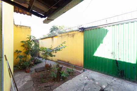 Casa à venda com 60m², 2 quartos e 2 vagas Casa à venda com 60m², 2 quartos e 2 vagasQuintal