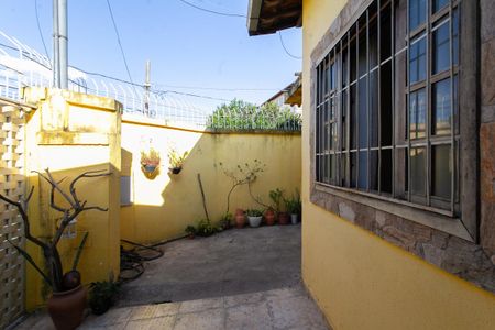 Casa à venda com 60m², 2 quartos e 2 vagas Casa à venda com 60m², 2 quartos e 2 vagasQuintal